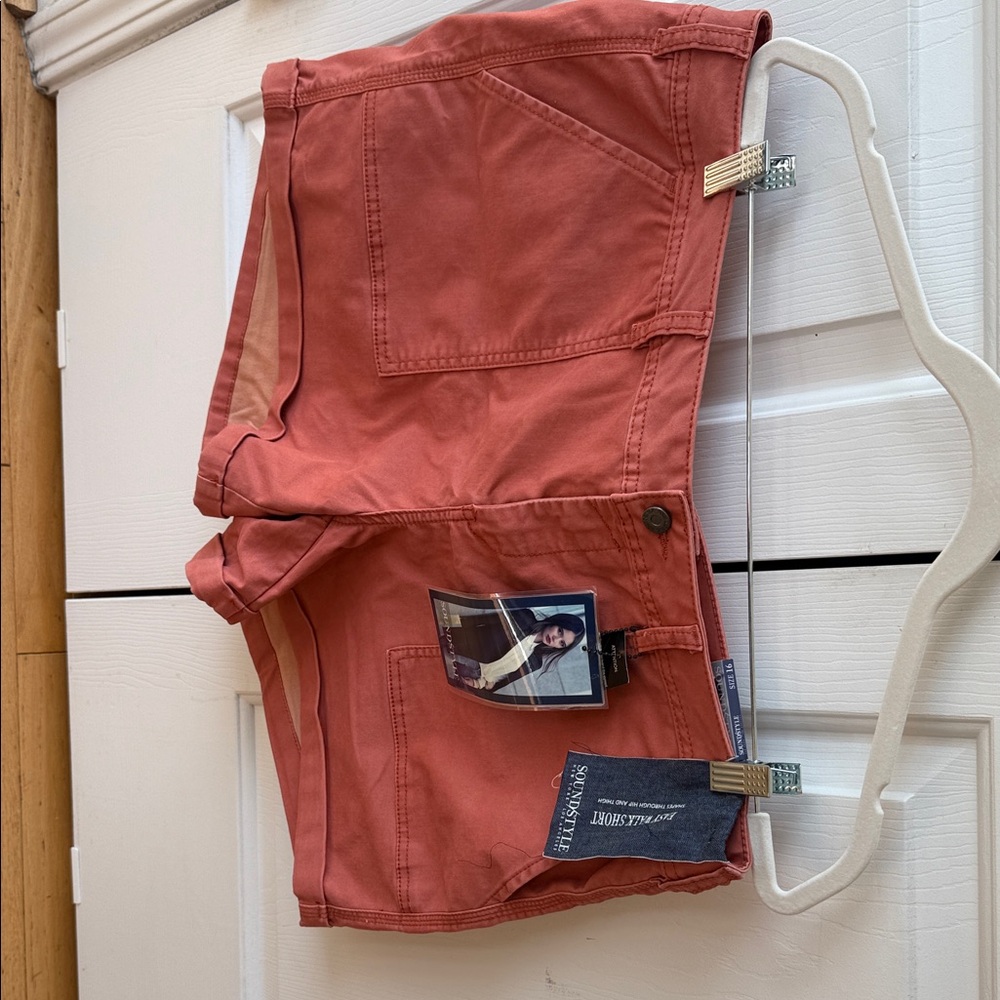 Trendy Women's Salmon Cargo Shorts